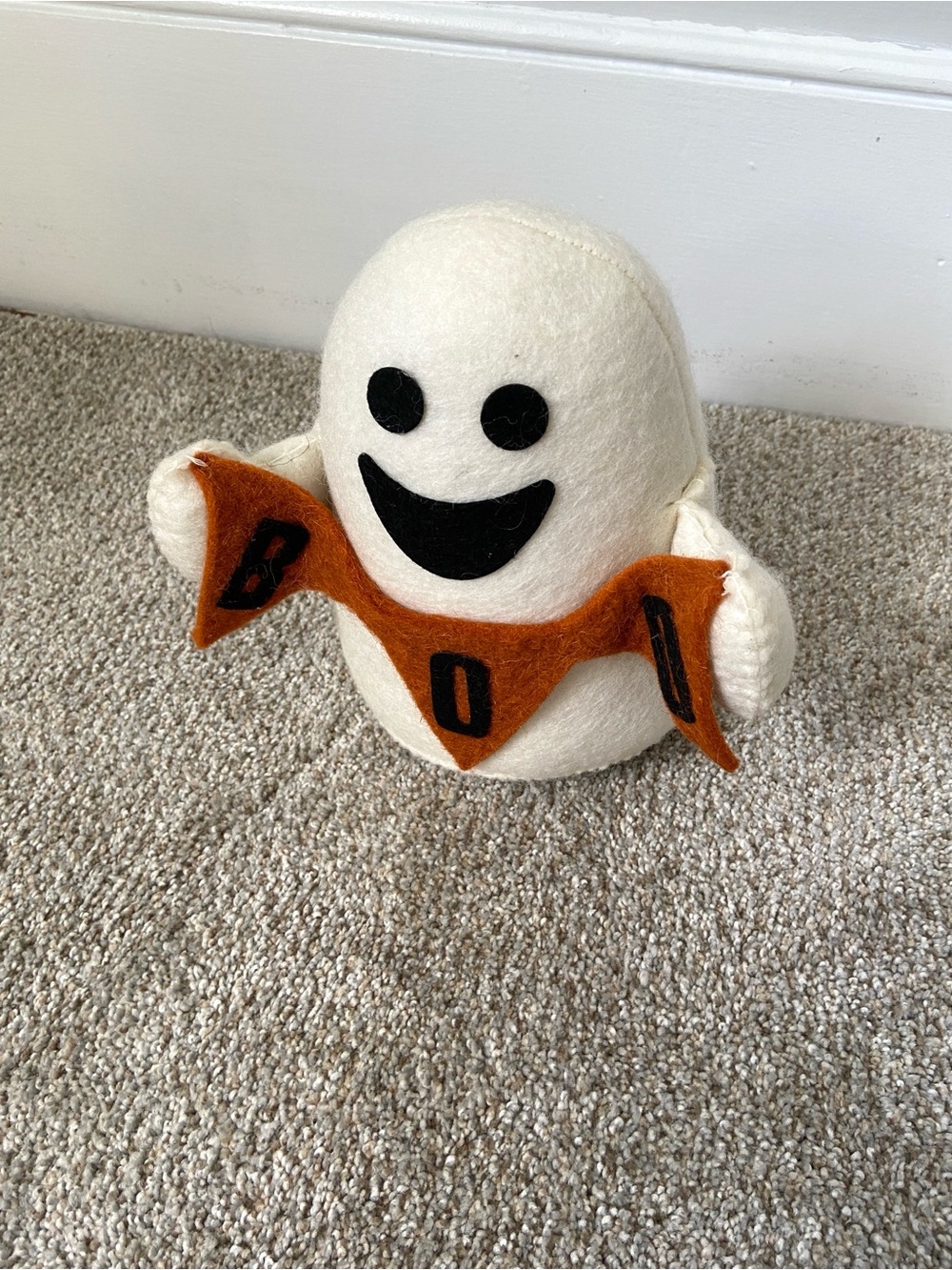 NWOT TJ Maxx Halloween Felt Wool Ghost Tabletop Decor with Orange BOO Banner - Picture 5 of 15